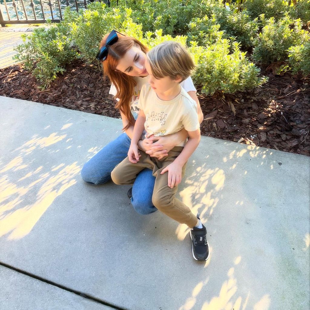 Emma Roberts und ihr Sohn Rhodes, Oktober 2025