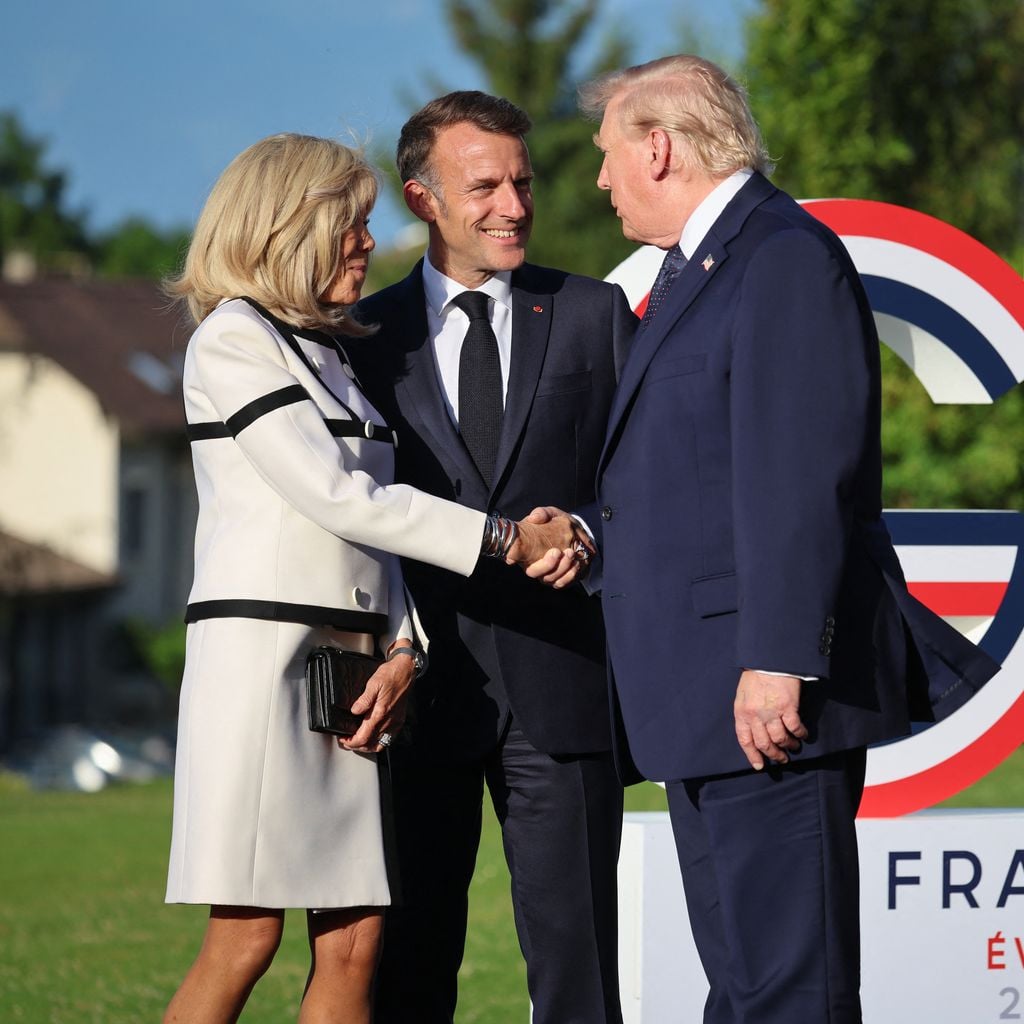 Emmanuel Macron und Brigitte Macron begrüßen Donald Trump beim G7-Gipfel in Évian 2026
