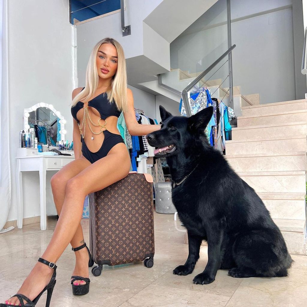 Emmy Russ mit ihrem Hund
