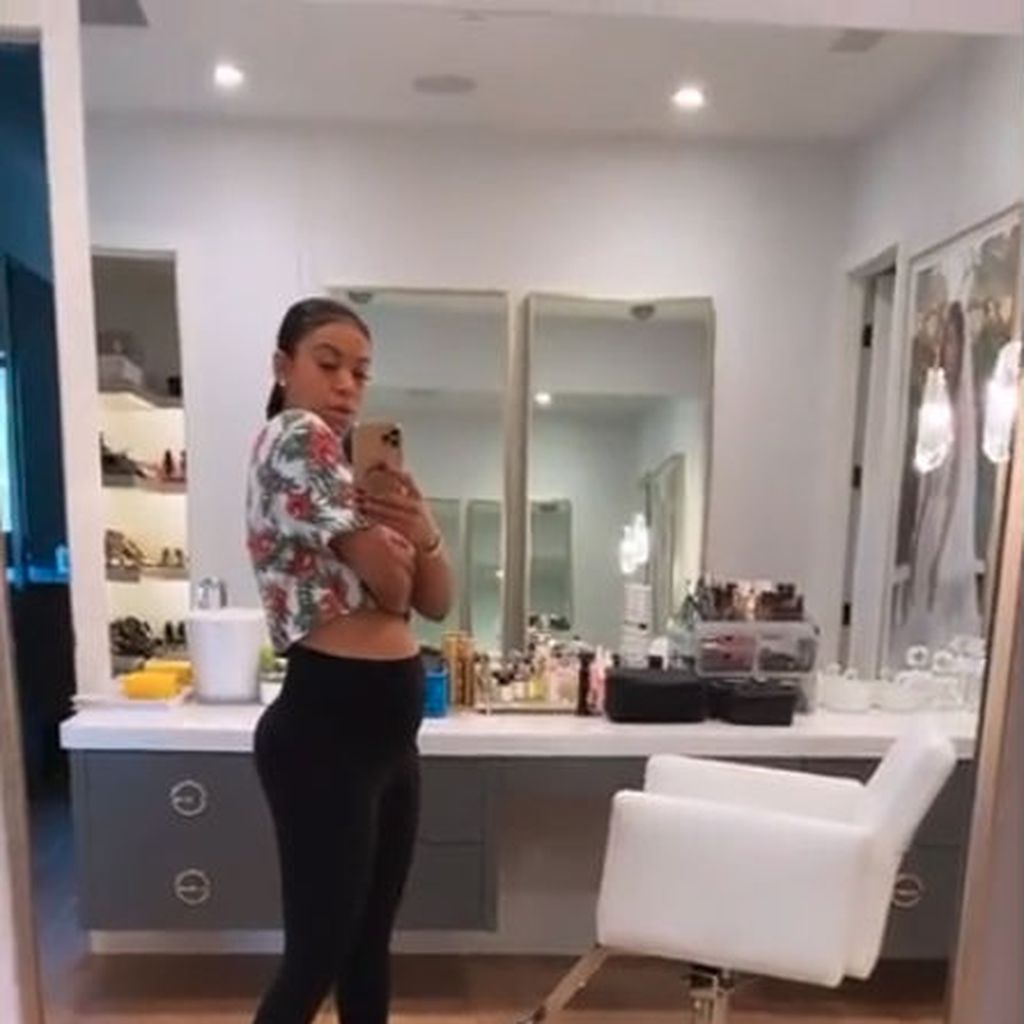 Eniko Hart zeigt ihren Babybauch