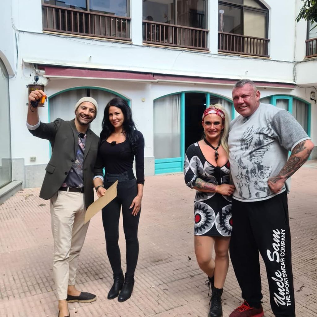 Ercan und Kim sowie Caroline und Andreas Robens im März 2021