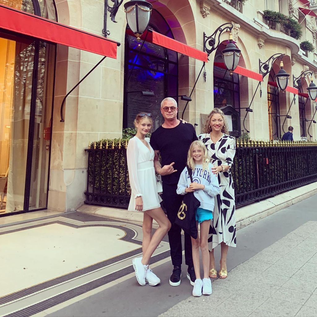 Eric Dane und Rebecca Gayheart mit ihren Töchtern Billie und Georgia in Paris