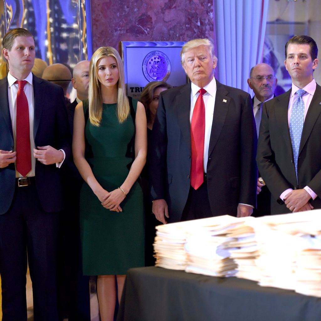 Eric, Ivanka, Donald und Donald Trump Jr. bei einer Pressekonferenz in NYC im Januar 2017