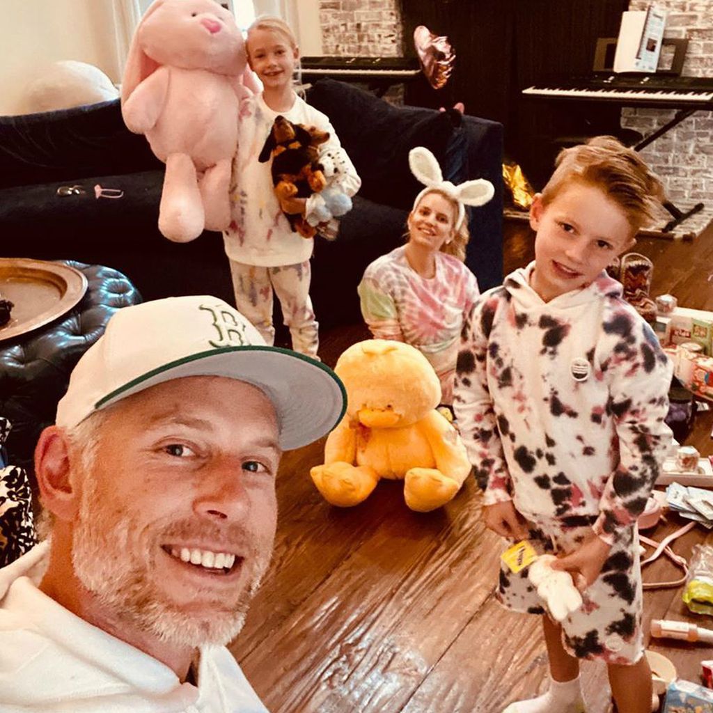 Eric Johnson mit Jessica Simpson und den Kids, April 2020