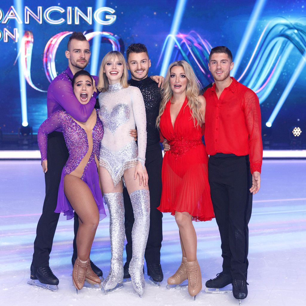 Eric Stehfest, Lina Larissa Strahl und Joey Heindle mit ihren Eislaufpartnern bei "Dancing on Ice"
