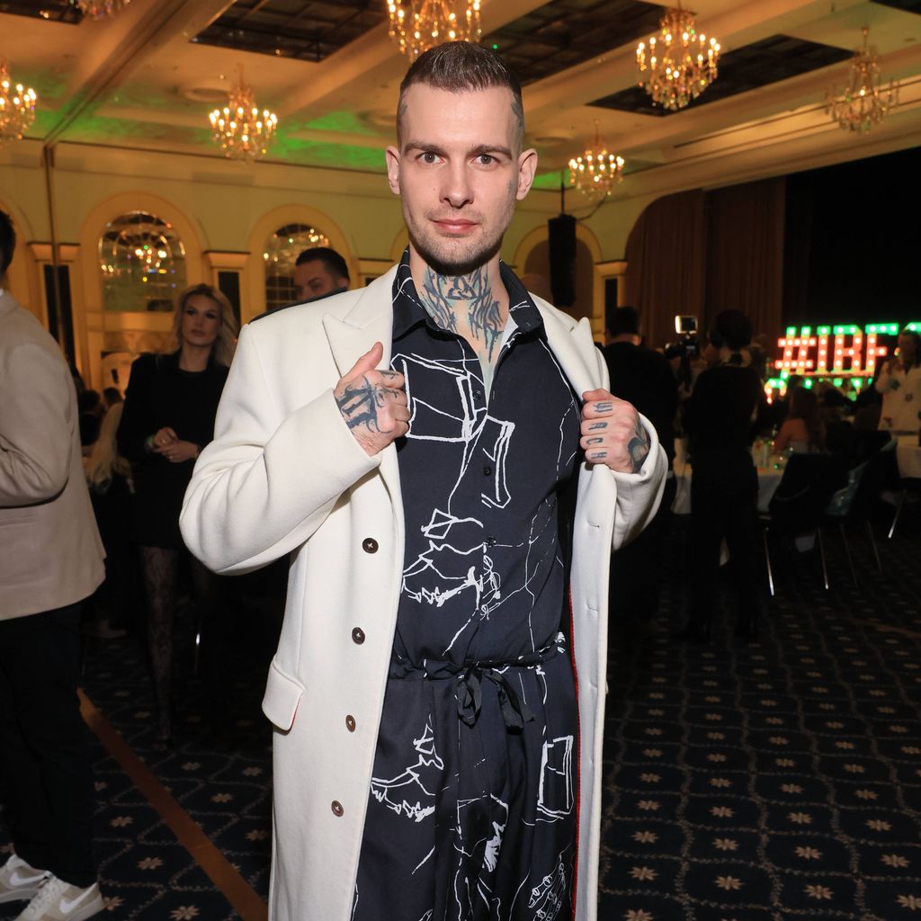 Schauspieler Eric Stehfest bei Julian F.M. Stoeckels Dschungelparty