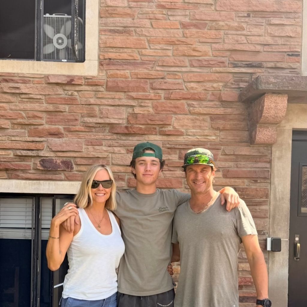 Erinn Barlett und Oliver Hudson mit Sohn Wilder bei seinem Einzug ins College.