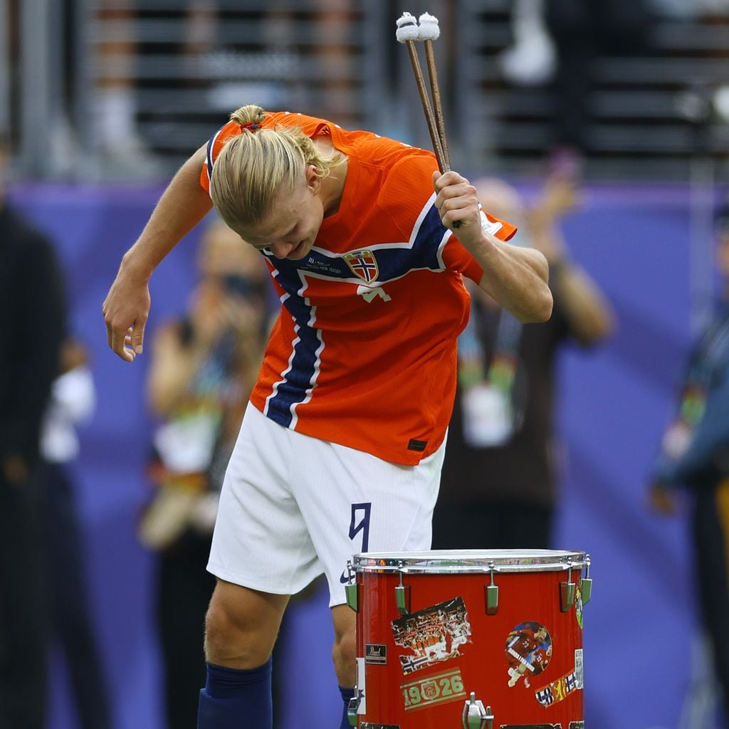 Erling Haaland feiert Norwegens 2:1-Sieg gegen Brasilien bei der WM 2026 mit dem "Rudern"