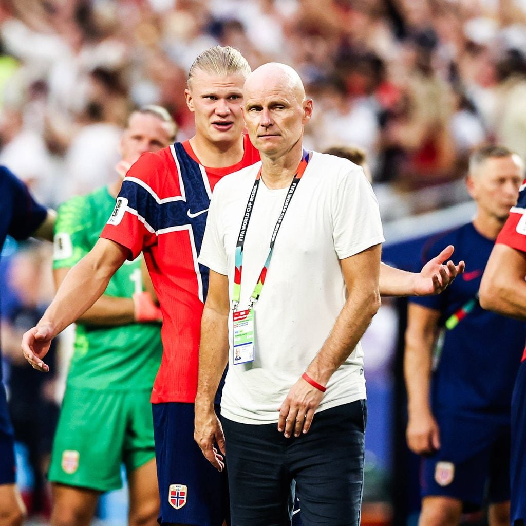 Erling Haaland und Trainer Stale Solbakken nach dem WM-Viertelfinale Norwegen gegen England in Miami, 11. Juli 2026