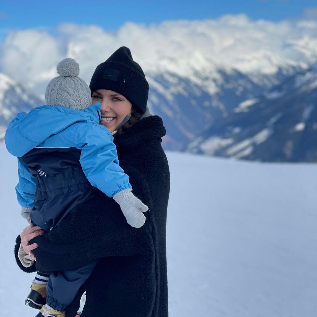 Esther Sedlaczek und ihr Kind, 2023