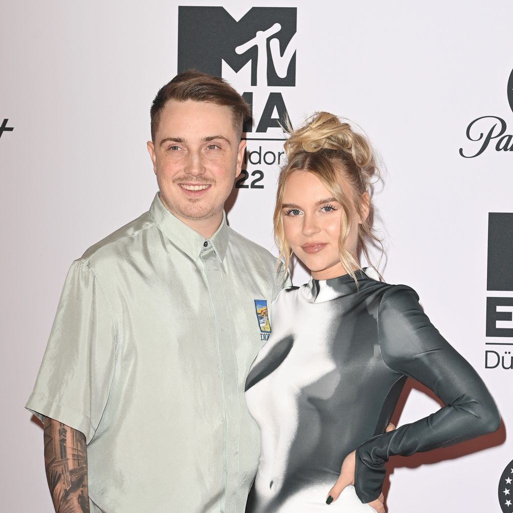 Eugen Kazakov und Dagi Bee bei den MTV EMAs 2022