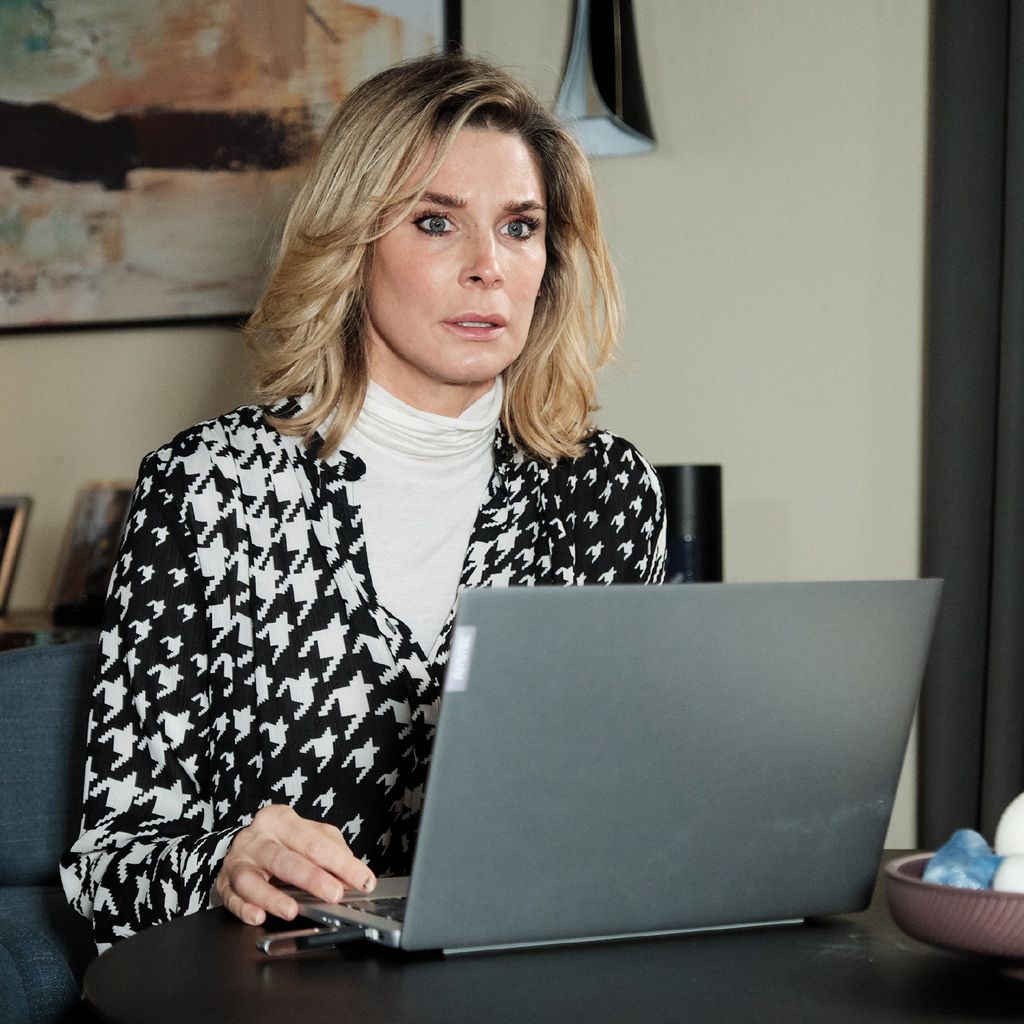 Eva (Claudelle Deckert) bei "Unter uns"