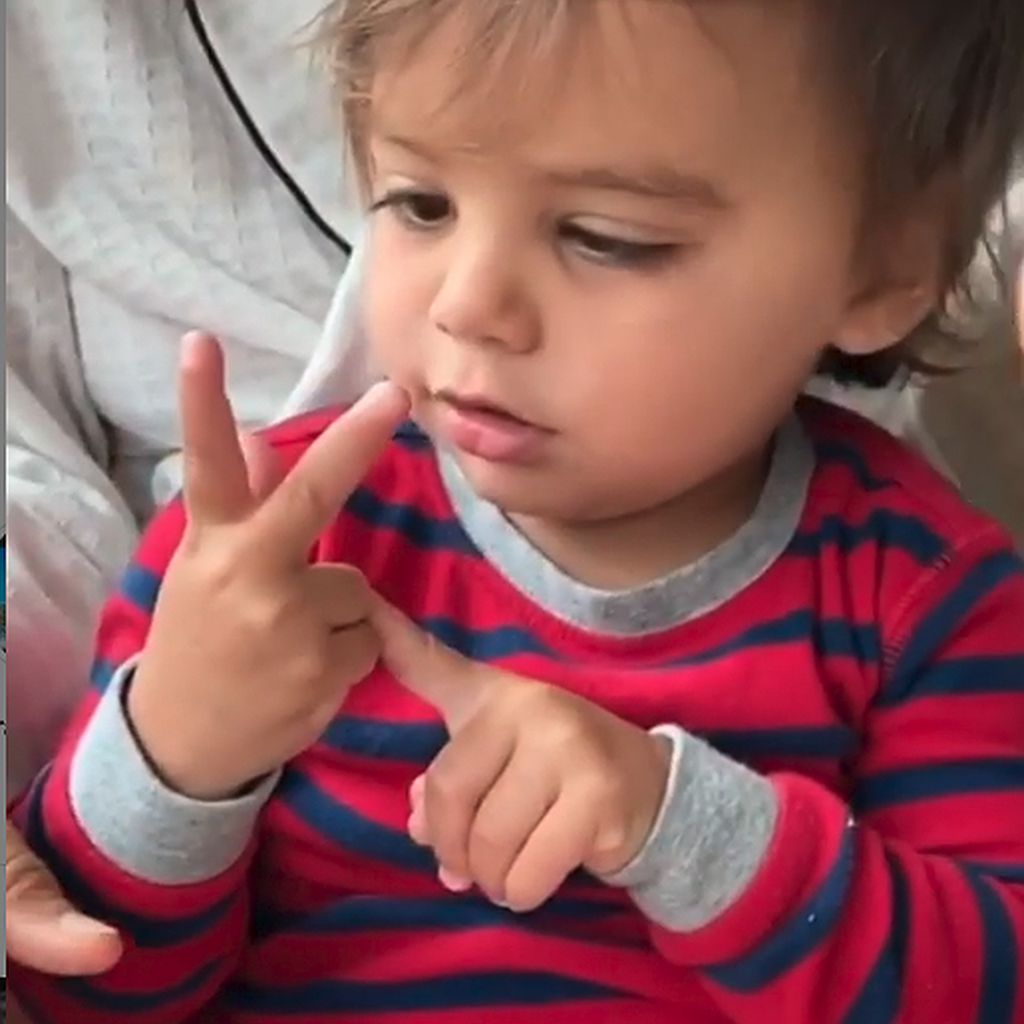 Eva Longorias Sohn Santiago