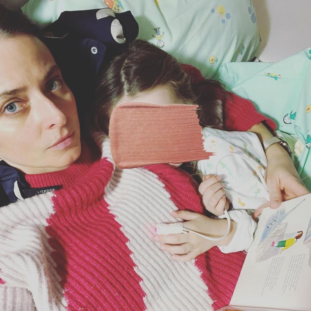 Eva Padberg mit ihrer Tochter im Krankenhaus
