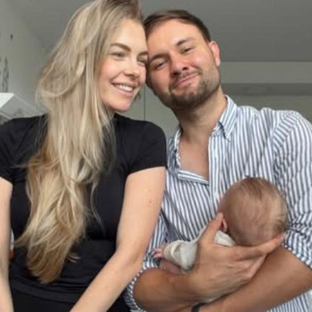 Eva und Daniel Lott mit ihrem Sohn, Juni 2026