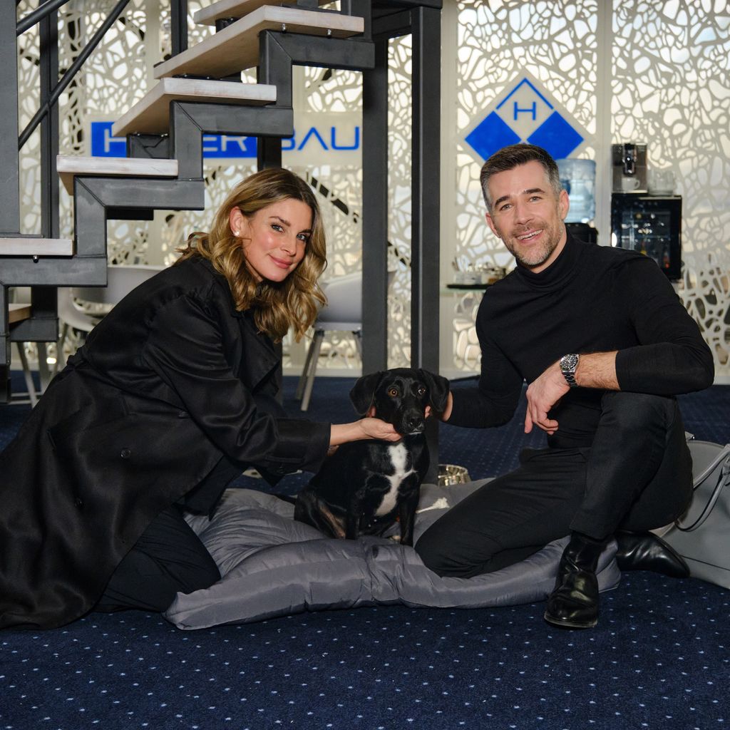 Eva Wagner (Claudelle Deckert) und Dominic Adams (Jo Weil) bei "Unter uns"