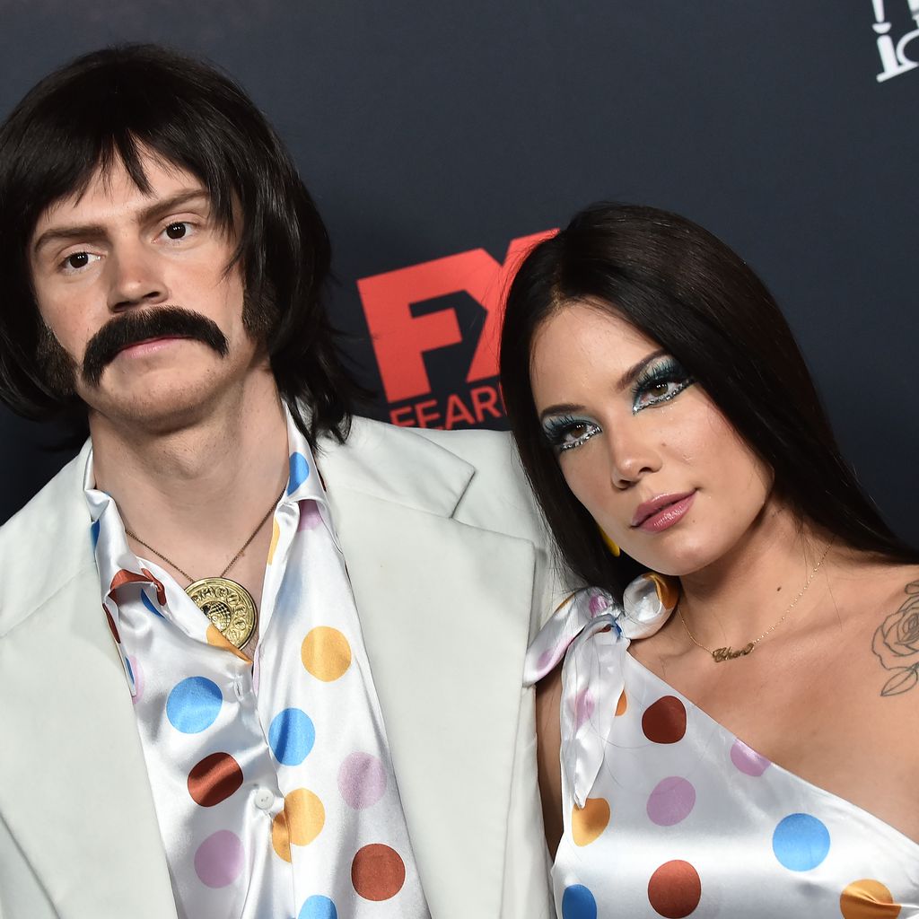 Evan Peters und Halsey bei einer Halloween-Party