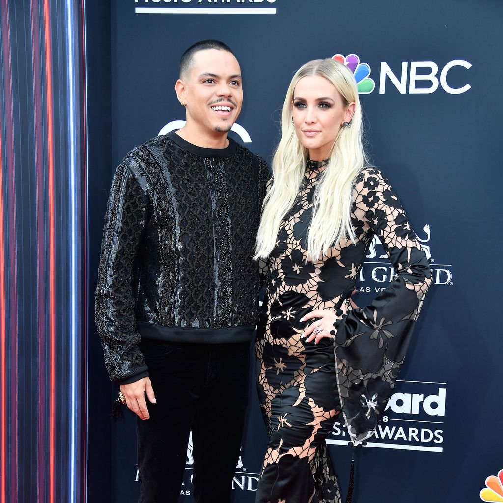 Evan Ross mit Ehefrau Ashlee Simpson-Ross auf dem Red Carpet der Billboard Music Awards 2018