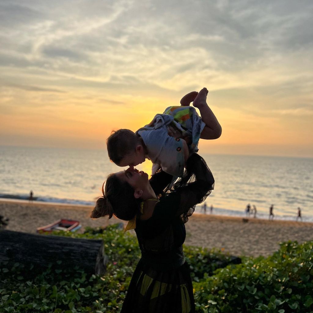 Evanthia Benetatou und ihr Sohn George im Februar 2023