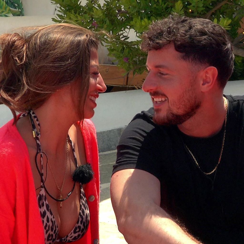 Evanthia Benetatou und Jannik Kontalis in "Love Island VIP"