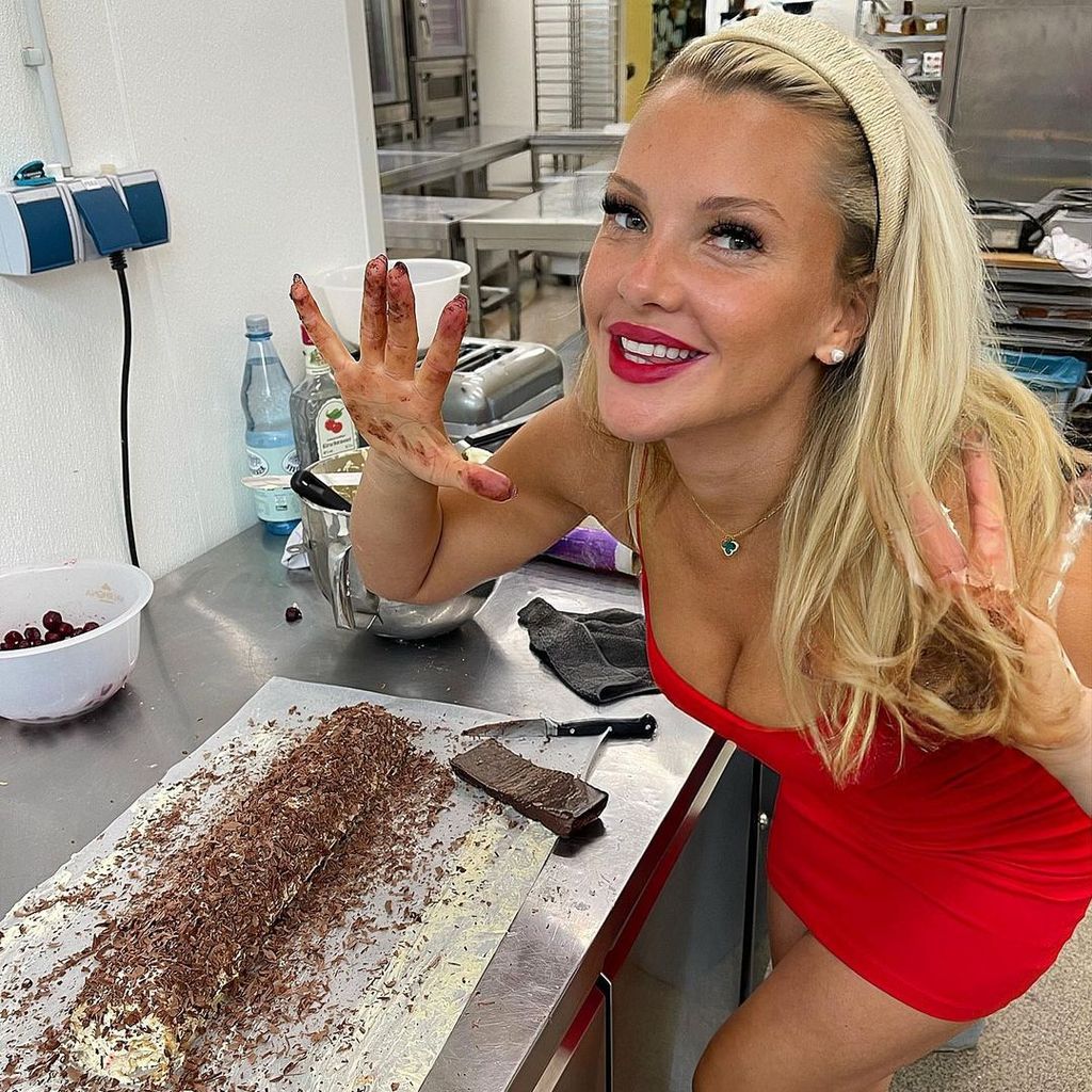 Evelyn Burdecki beim Coaching für "Das große Promibacken"