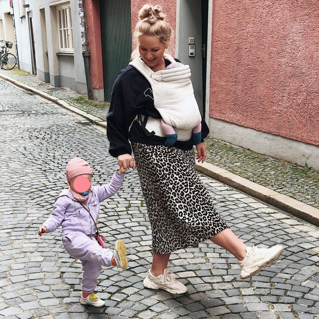 Evelyn Weigert mit ihren beiden Kindern