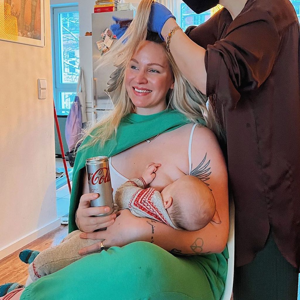 Evelyn Weigert mit ihrer Tochter