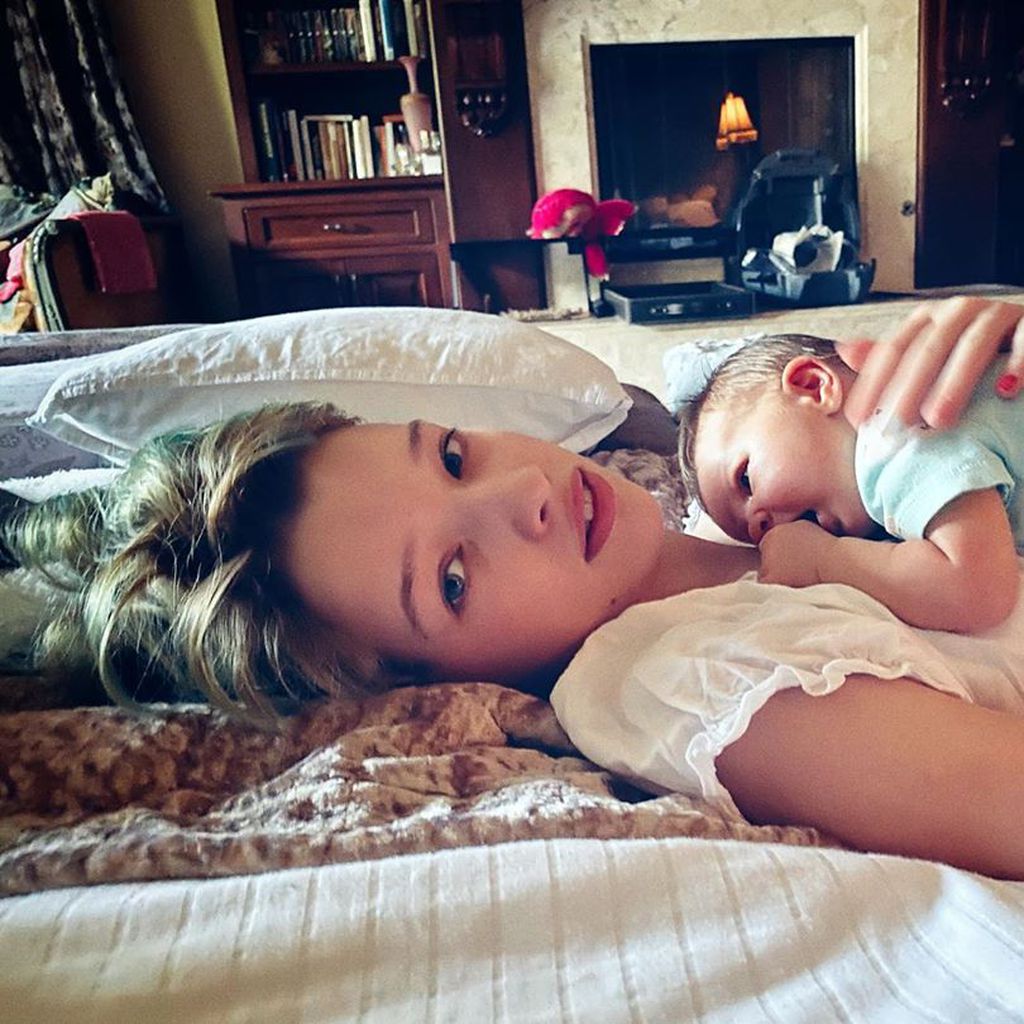 Ever Jovovich und Baby Dashiel im Februar 2020