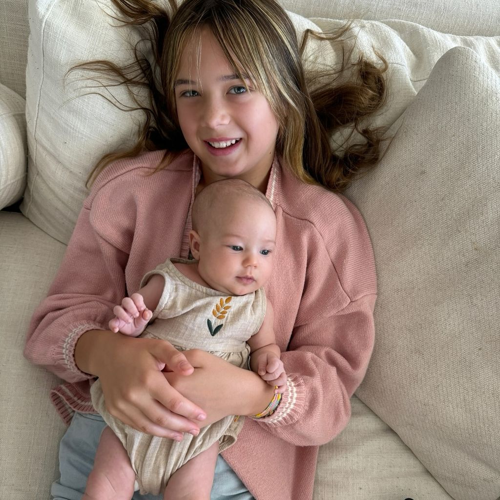 Everly Tatum mit ihrer Schwester Rhiannon