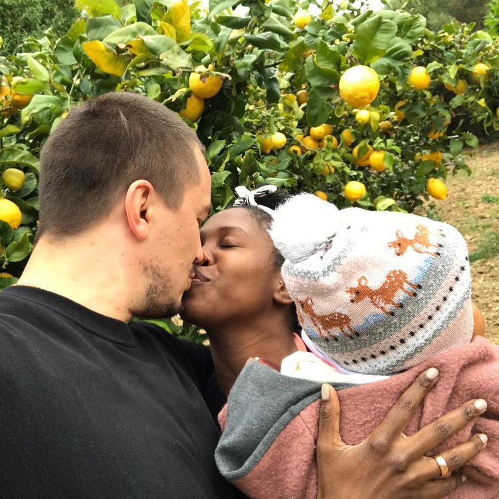 Evgenij Voznyuk und Motsi Mabuse mit ihrer Tochter