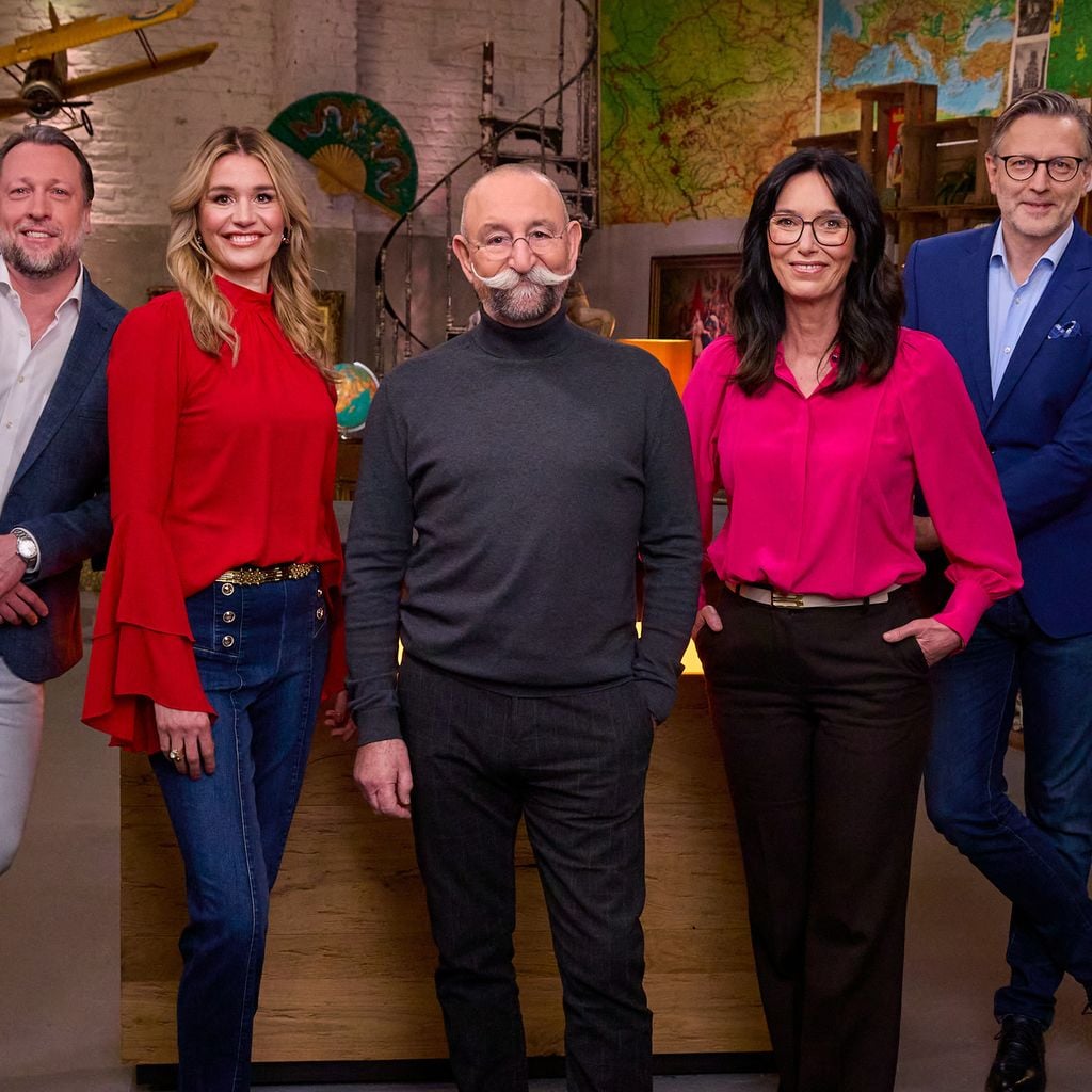 Experten Patrick Lessmann, Bianca Berding, Moderator Horst Lichter, Experten Heide Rezepa-Zabel und Detlev Kümmel bei "Bares für Rares"