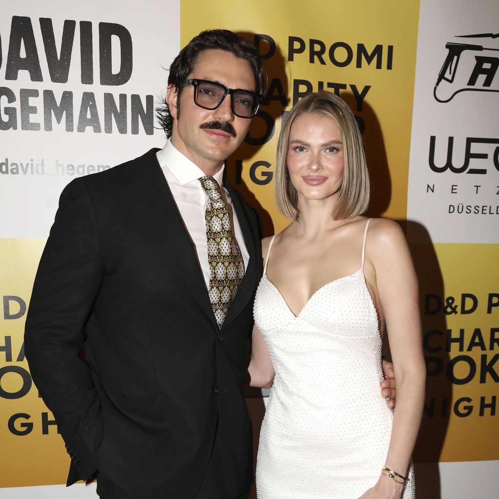 Fabio Knez und Darya Strelnikova bei der Premiere der D&D Promi Charity Poker Night in der Historischen Stadthalle Wuppertal