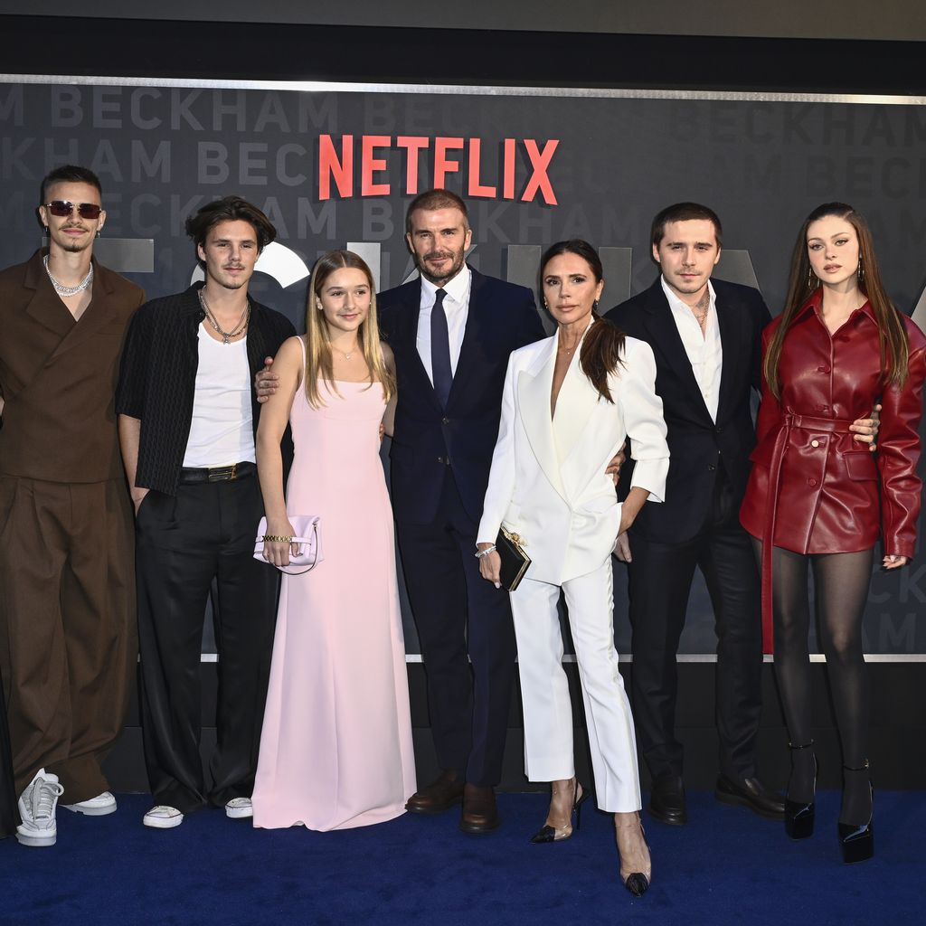 David und Victoria Beckham mit ihren Kindern bei der Doku-Premiere im Oktober 2023
