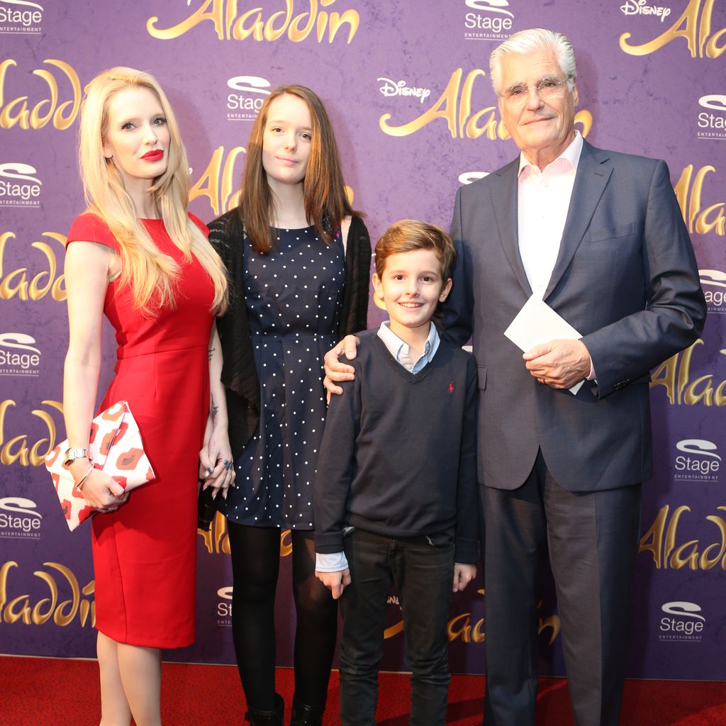 Familie du Mont: Mirja, Tara, Fayn und Sky beim Musical "Aladdin" 2015 in Hamburg