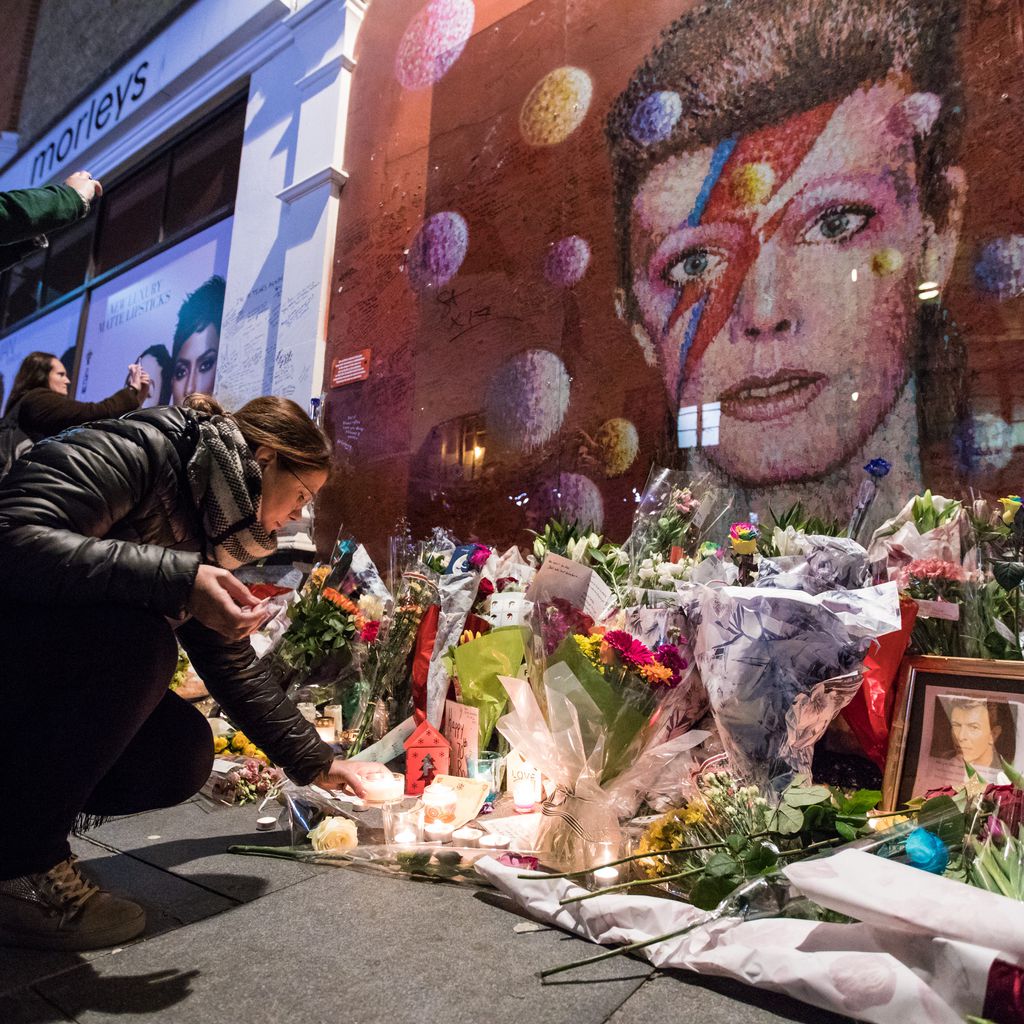 David Bowie Fans am ersten Todestag ihres Idols