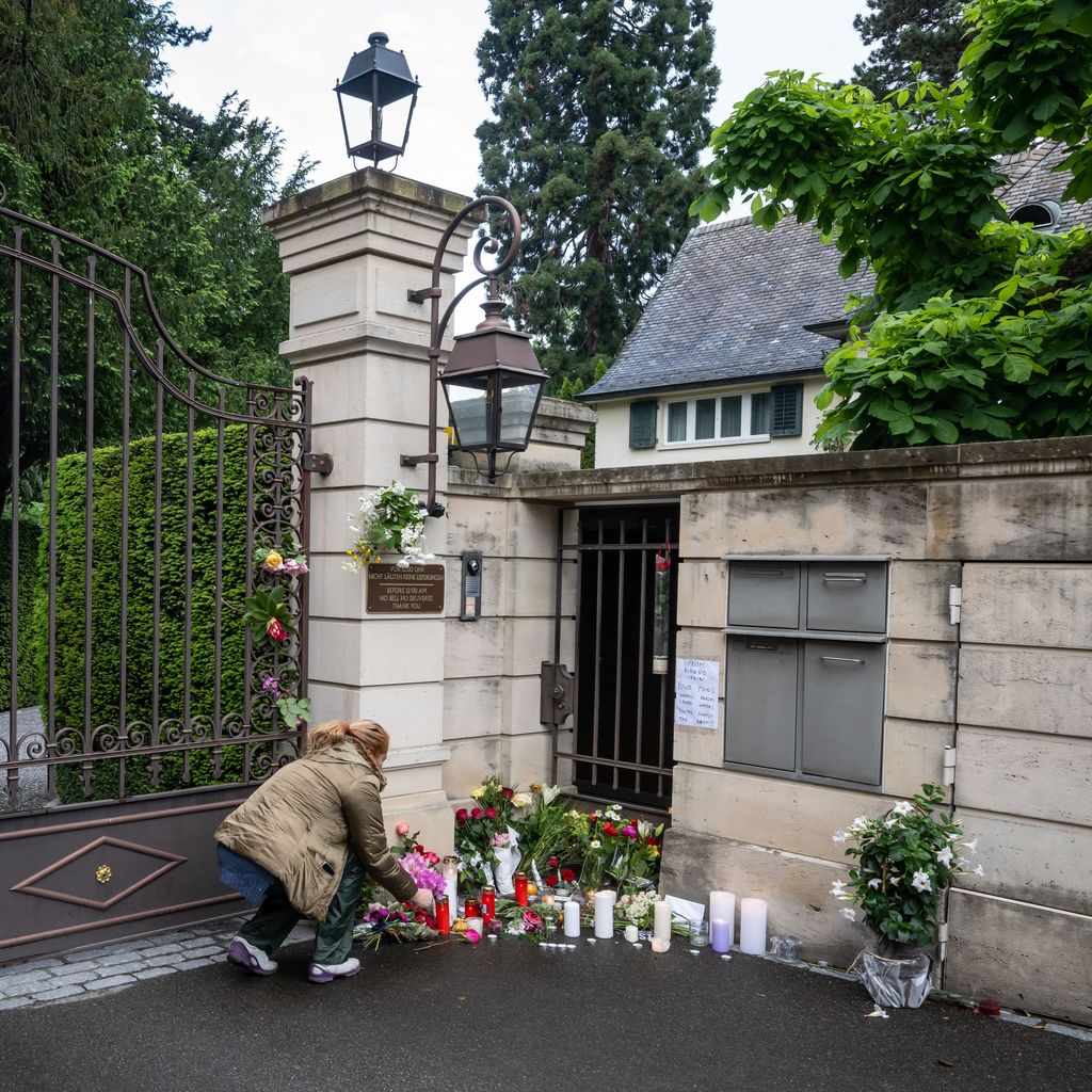 Fans vor Tina Turners Haus in der Schweiz
