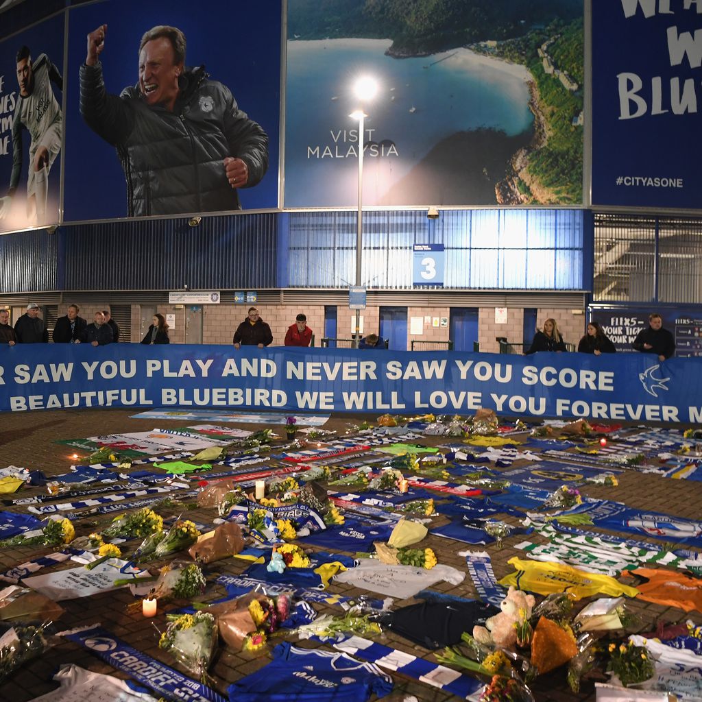 Fans von Cardiff City gedenken an verunglückten Fußballer Emiliano Sala