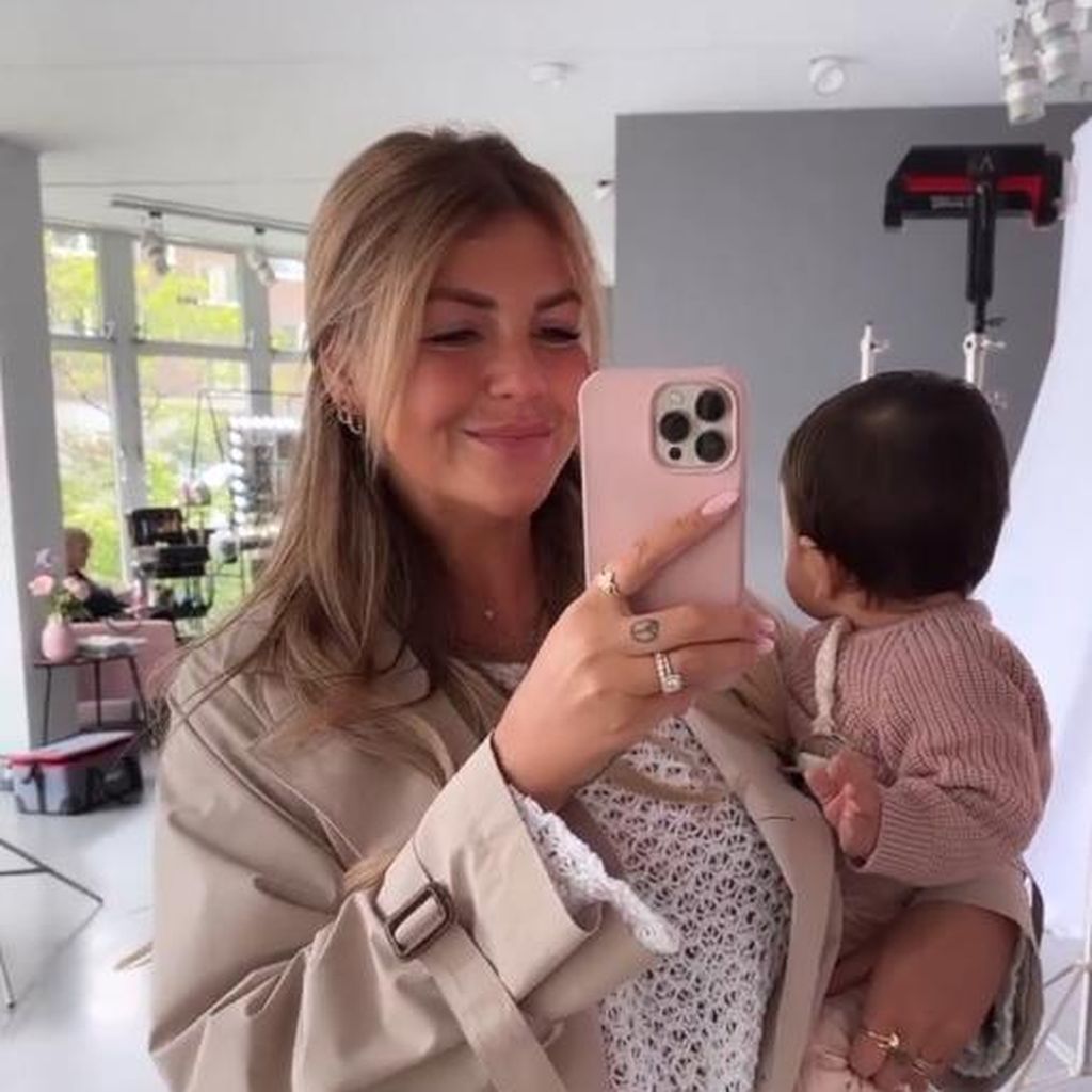 Farina Opoku mit ihrem Baby Nola