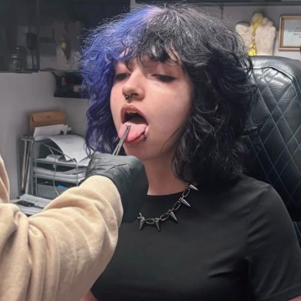 Farrah Abrahams Tochter beim Piercen