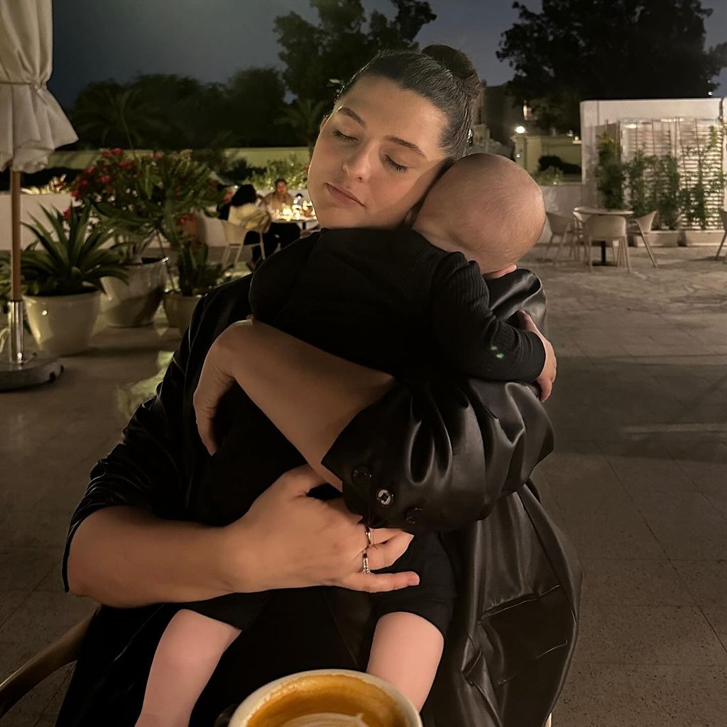 Fata Hasanović mit ihrem Sohn Malik, April 2024