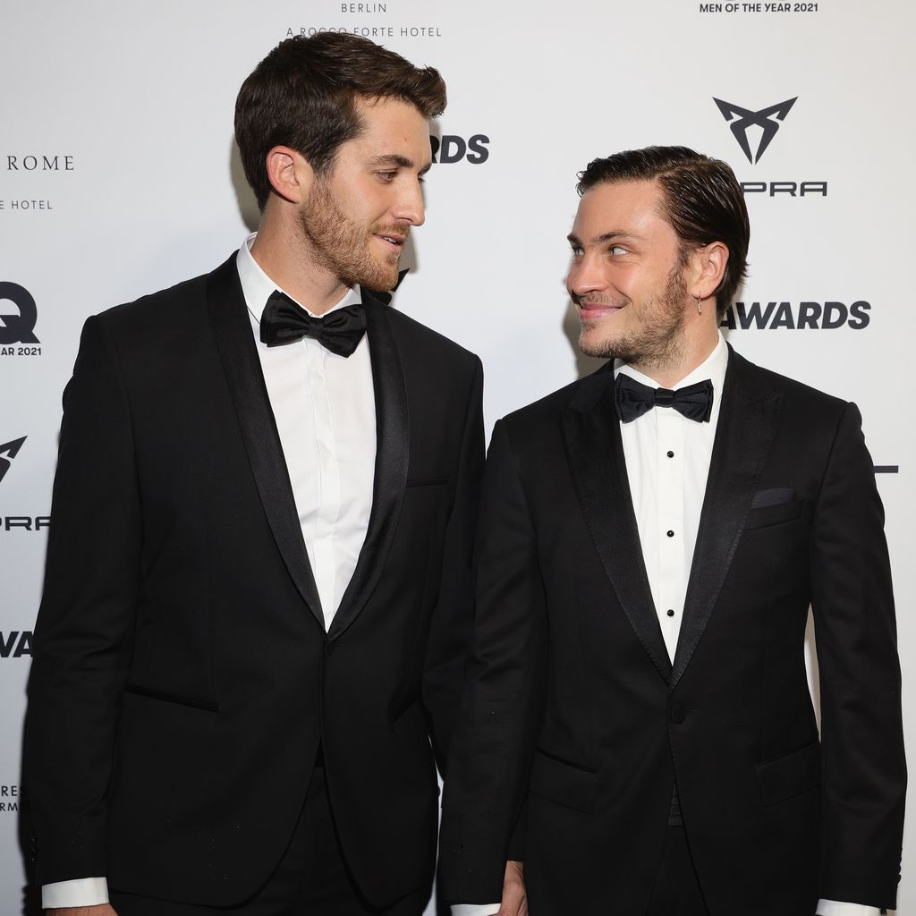 Felix Kruck and Jannik Schümann bei den GQ Men of the Year Awards 2021 in Berlin