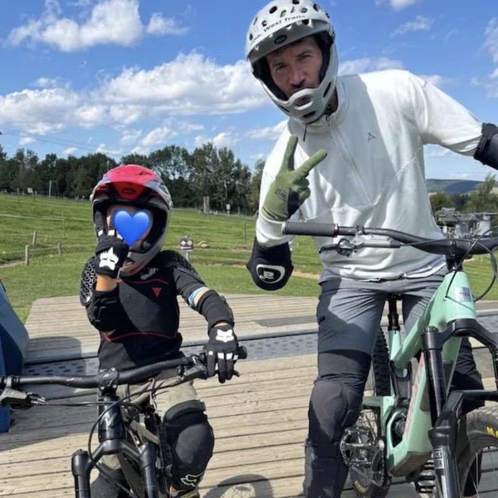 Felix Neureuther und sein Sohn Leo beim Biken, August 2025