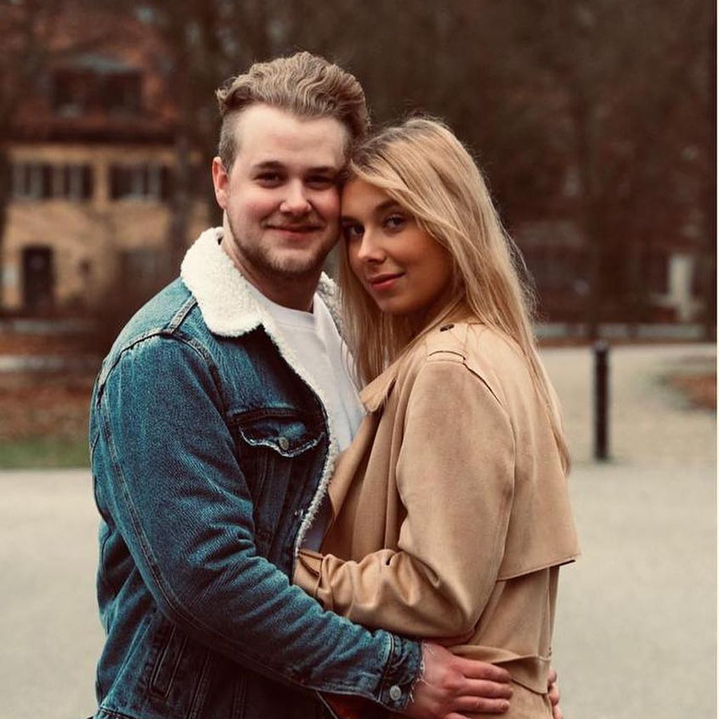 Felix van Deventer mit der Mutter seines Sohnes Antje Zinnow 2019