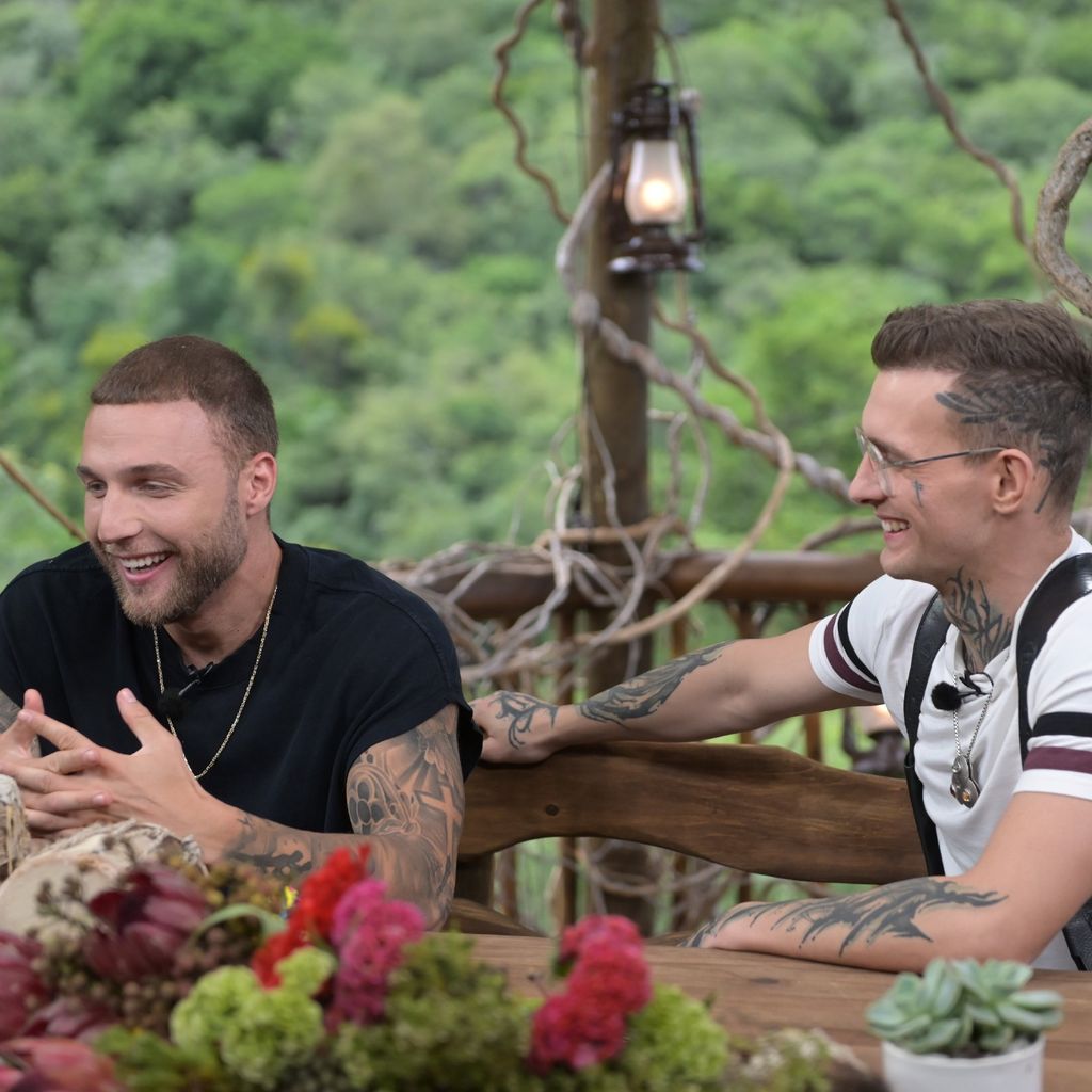 Filip Pavlovic und Eric Stehfest beim Wiedersehen von "Ich bin ein Star – Holt mich hier raus!"