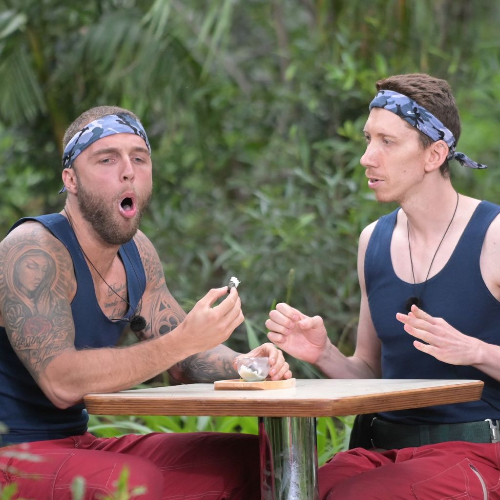 Filip Pavlovic und Manuel Flickinger bei der Dschungelprüfung