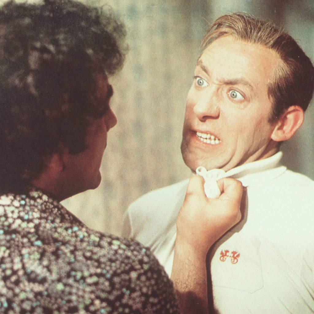Szene aus "Eine Nervensäge gegen alle" (1969) von Regisseur Ralf Gregan mit Dieter Hallervorden.
