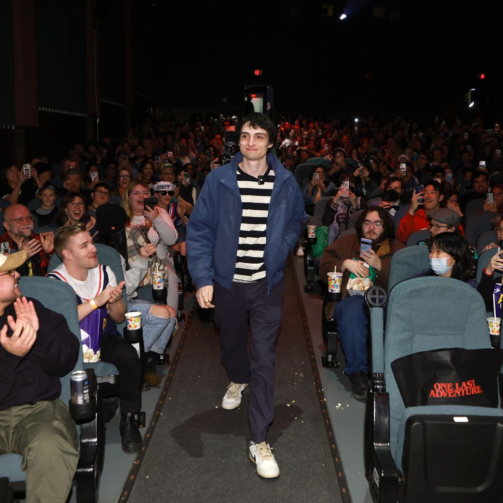 Finn Wolfhard besucht die Fan-Vorführungen zum Finale von "Stranger Things 5“ in Vancouver, British Columbia