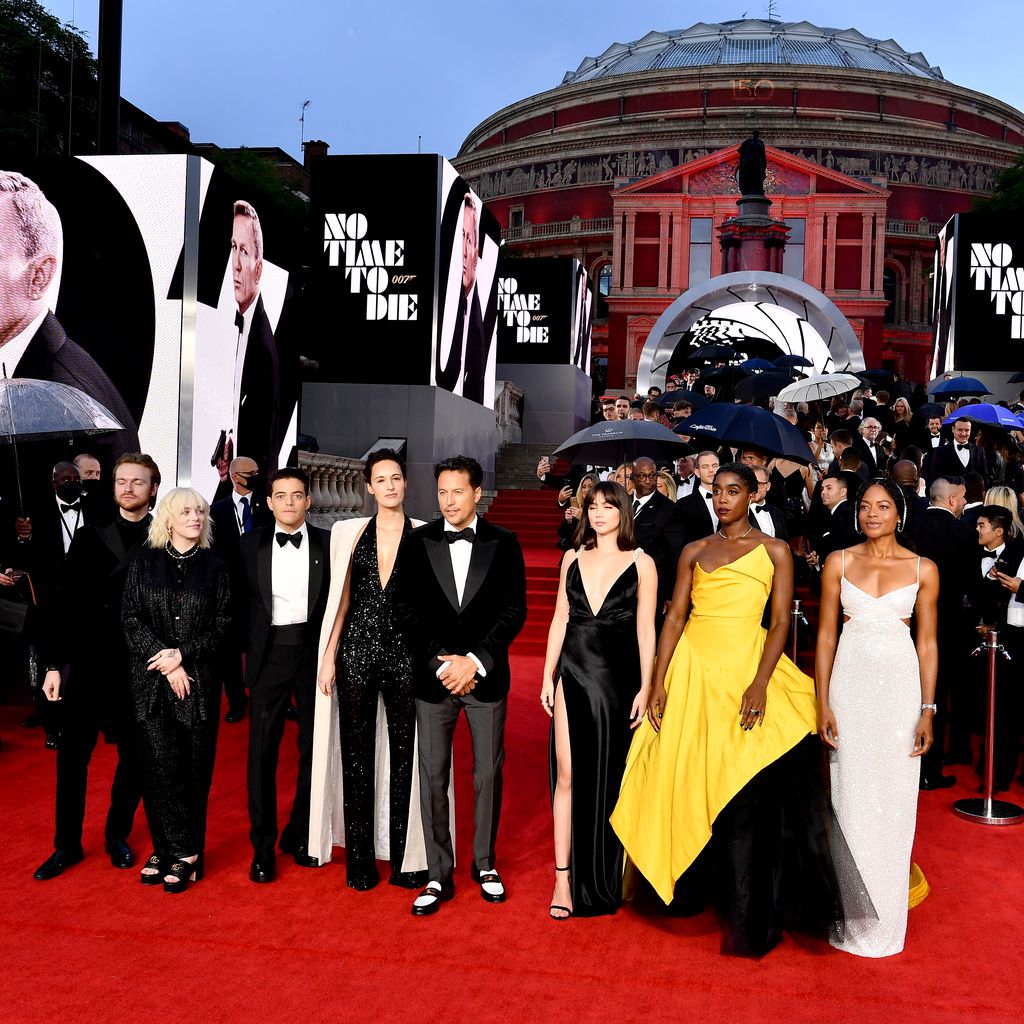 Finneas, Billie Eilish, Phoebe Waller-Bridge, Cary Joji Fukunage und der "James Bond"-Cast