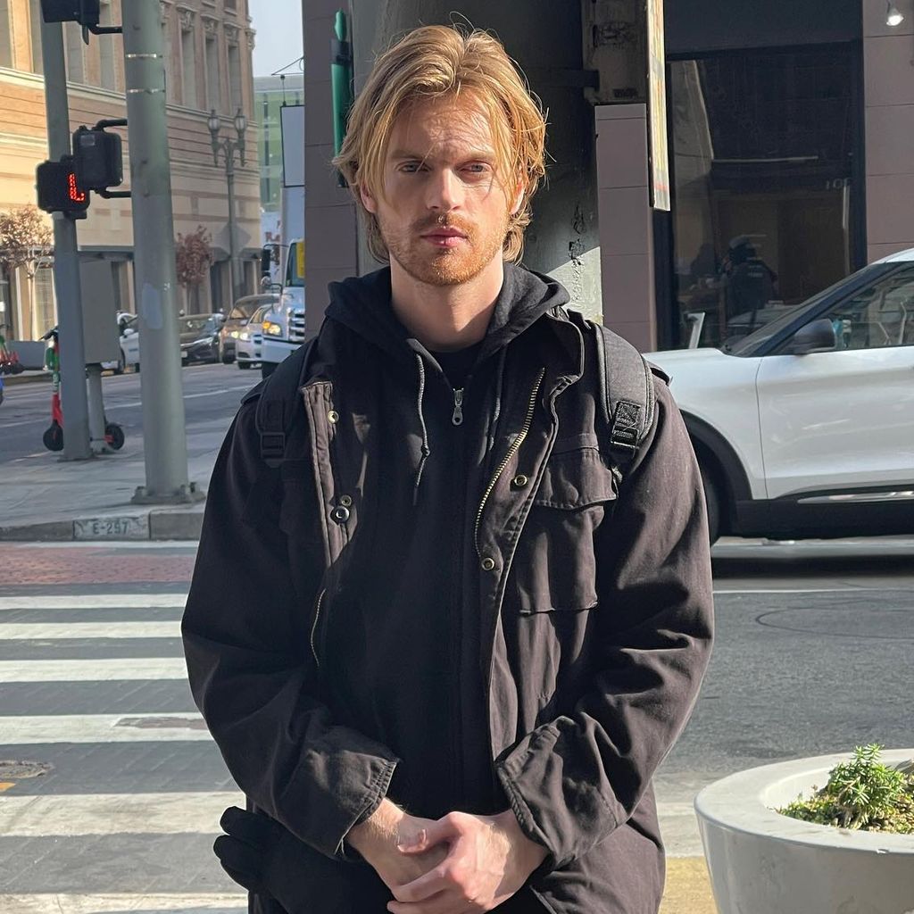 Finneas O'Connell, Dezember 2021