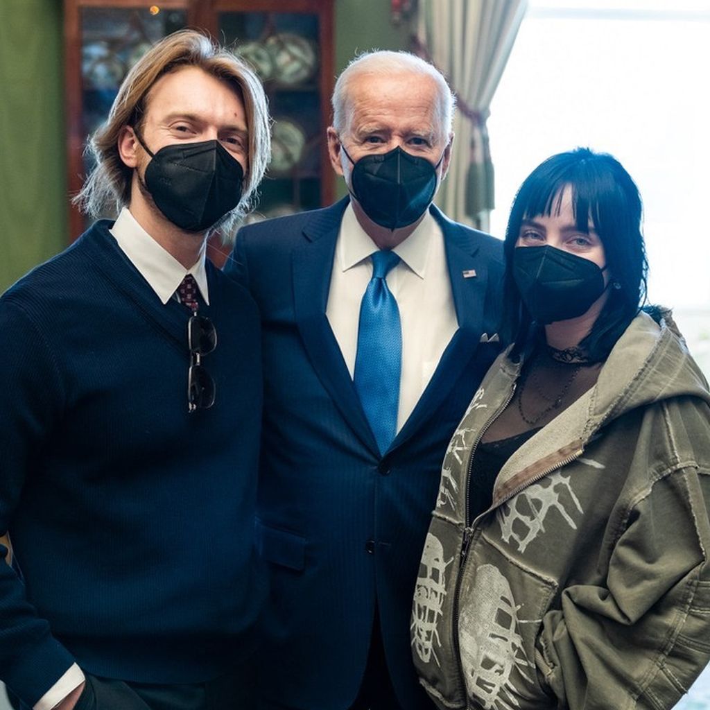 Finneas O'Connell, Joe Biden und Billie Eilish im Februar 2022